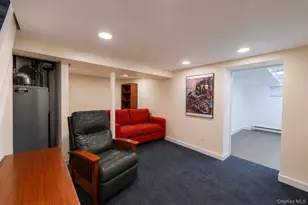 262-09 E Williston Ave, Floral Park, NY 11001 - Photo 16