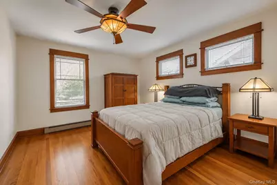 26209 E Williston Avenue, Floral Park, NY 11001 - Photo 12