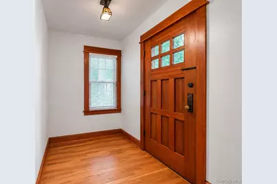 26209 E Williston Avenue, Floral Park, NY 11001 - Photo 6