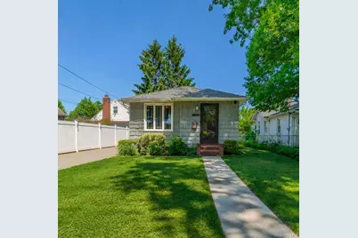 26209 E Williston Avenue, Floral Park, NY 11001 - Photo 1