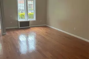 102-35 183rd Pl, Hollis, NY 11423 - Photo 4