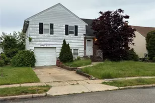 27 Elizabeth Dr, Bethpage, NY 11714 - Photo 2
