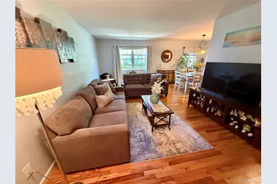 328 Lakeland Avenue #1A, Sayville, NY 11782 - Photo 4