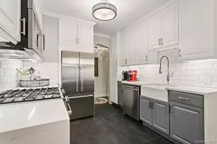 250 Bronxville Rd, Bronxville, NY 10708 - Photo 4