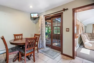 17 Brook Place, East Islip, NY 11730 - Photo 12