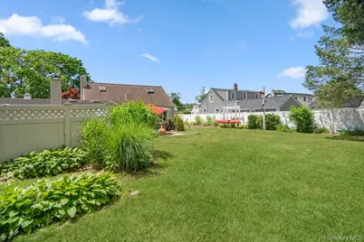 17 Brook Place, East Islip, NY 11730 - Photo 30