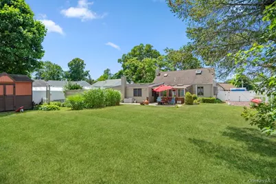 17 Brook Place, East Islip, NY 11730 - Photo 28