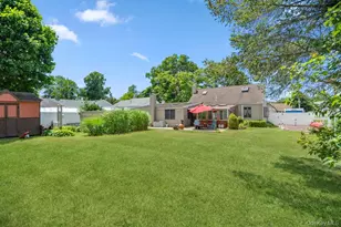 17 Brook Pl, East Islip, NY 11730 - Photo 28