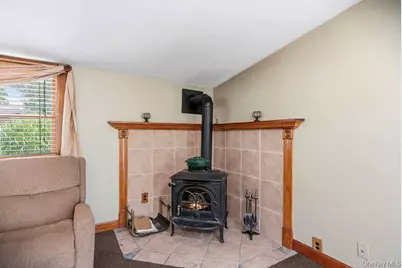 17 Brook Place, East Islip, NY 11730 - Photo 16