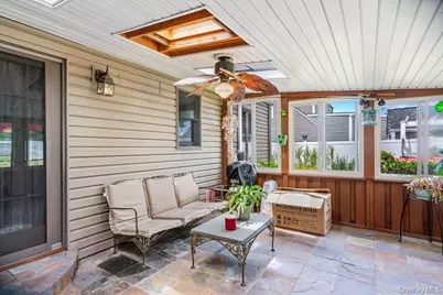 17 Brook Place, East Islip, NY 11730 - Photo 24