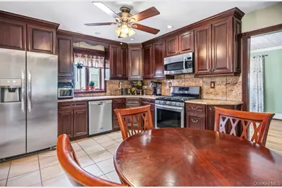 17 Brook Place, East Islip, NY 11730 - Photo 10