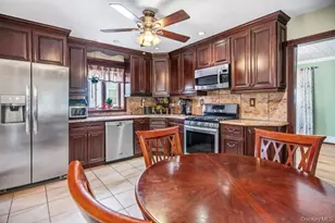 17 Brook Pl, East Islip, NY 11730 - Photo 10