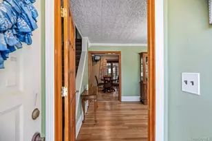 17 Brook Pl, East Islip, NY 11730 - Photo 4