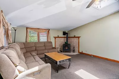 17 Brook Place, East Islip, NY 11730 - Photo 14