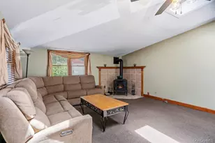 17 Brook Pl, East Islip, NY 11730 - Photo 14