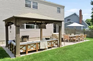 12 Westbrook Ln, Smithtown, NY 11787 - Photo 4
