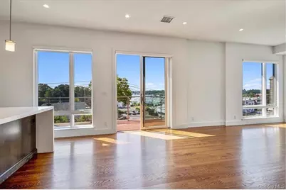422 E Boston Post Road #PH 401, Mamaroneck, NY 10543 - Photo 4
