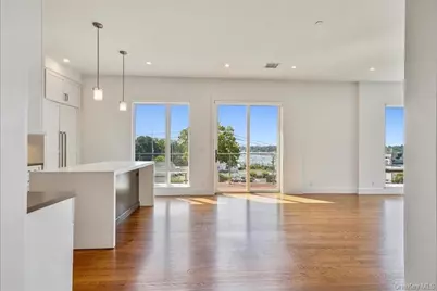 422 E Boston Post Road #PH 401, Mamaroneck, NY 10543 - Photo 2