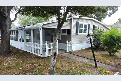 525 Riverleigh Avenue #27 Birch, Riverhead, NY 11901 - Photo 2