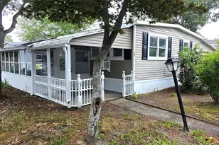 525 Riverleigh Ave, Riverhead, NY 11901 - Photo 2