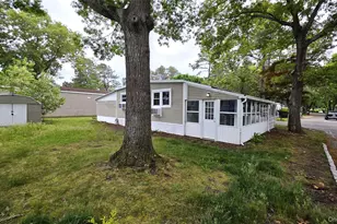 525 Riverleigh Ave, Riverhead, NY 11901 - Photo 14