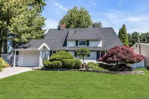 259 Willowood Dr, Wantagh, NY 11793 - Photo 2