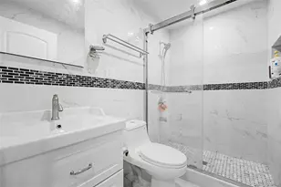 5 Bellingham Ln, Great Neck, NY 11023 - Photo 10