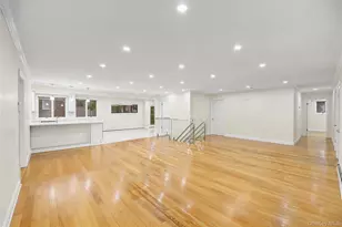 5 Bellingham Ln, Great Neck, NY 11023 - Photo 4