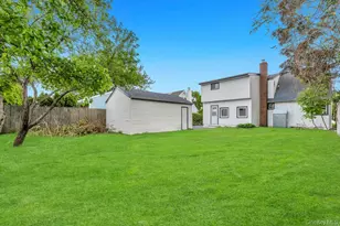 20 Howard St, Hicksville, NY 11801 - Photo 2