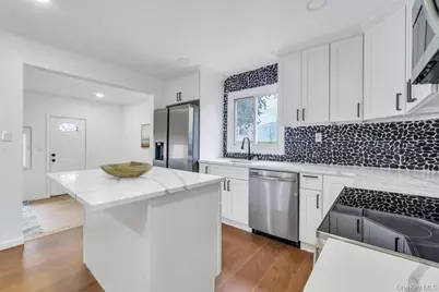 20 Howard Street, Hicksville, NY 11801 - Photo 8