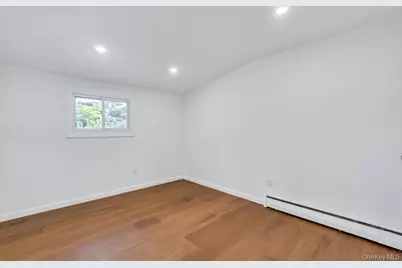 20 Howard Street, Hicksville, NY 11801 - Photo 18