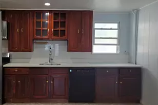 139 Sickles Ave, New Rochelle, NY 10801 - Photo 2