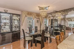 22 Wood St, Lynbrook, NY 11563 - Photo 6