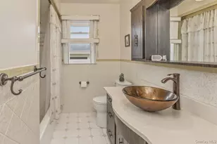22 Wood St, Lynbrook, NY 11563 - Photo 12
