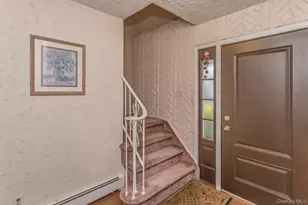22 Wood St, Lynbrook, NY 11563 - Photo 4