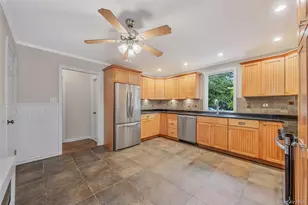 24 Russell St, Amityville, NY 11701 - Photo 16