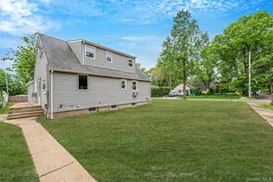 24 Russell St, Amityville, NY 11701 - Photo 4