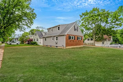 24 Russell Street, Amityville, NY 11701 - Photo 2
