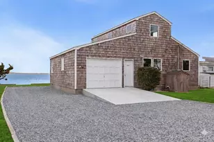 154 Shore Dr E, Amagansett, NY 11930 - Photo 2