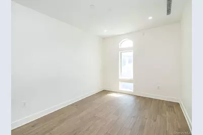 24 Lumber Road #2, Roslyn, NY 11576 - Photo 22