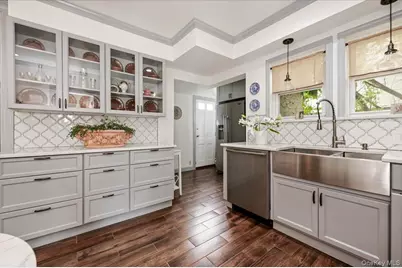 11 Demott Avenue, Rockville Centre, NY 11570 - Photo 10