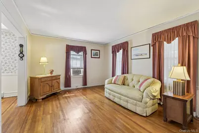 207 N Forest Avenue, Rockville Centre, NY 11570 - Photo 6