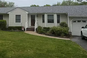 7 Edscho Ln, Commack, NY 11725 - Photo 2