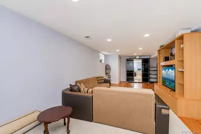 34 Putters Ct, New York, NY 10301 - Photo 20