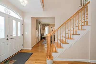 34 Putters Ct, New York, NY 10301 - Photo 4