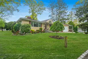 190 Lake Dr, Copiague, NY 11726 - Photo 2