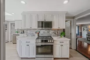 2 Sutton Pl, Massapequa, NY 11758 - Photo 6
