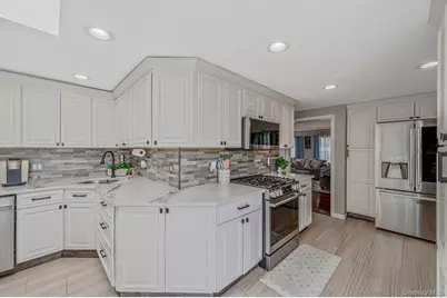 2 Sutton Place, Massapequa, NY 11758 - Photo 4