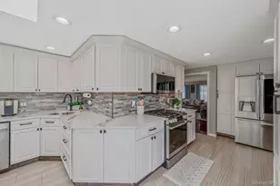 2 Sutton Pl, Massapequa, NY 11758 - Photo 4