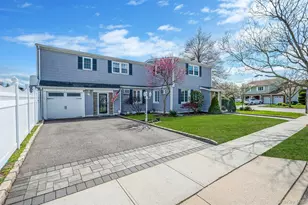 2 Sutton Pl, Massapequa, NY 11758 - Photo 2